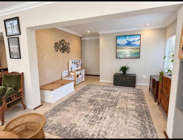 4 BEDROOM FREEHOLD TO LET IN RANDPARK RIDGE